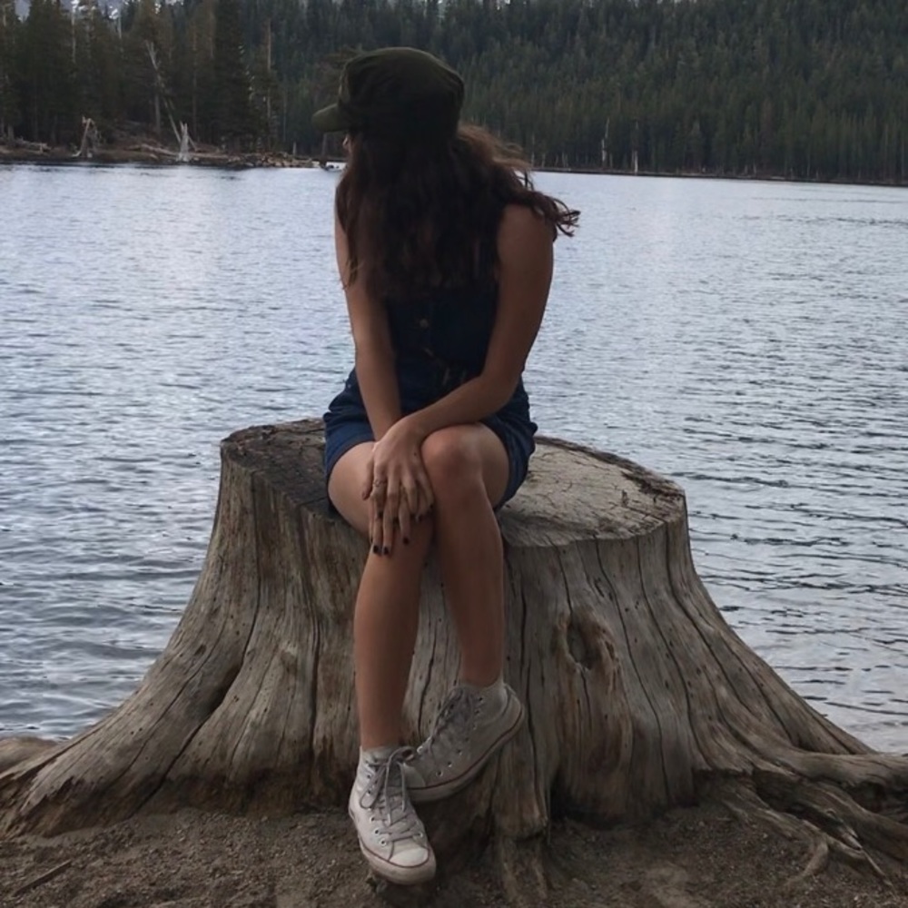 Meet your Posher, Alyra